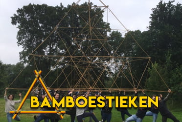 Bamboe toren bouwen