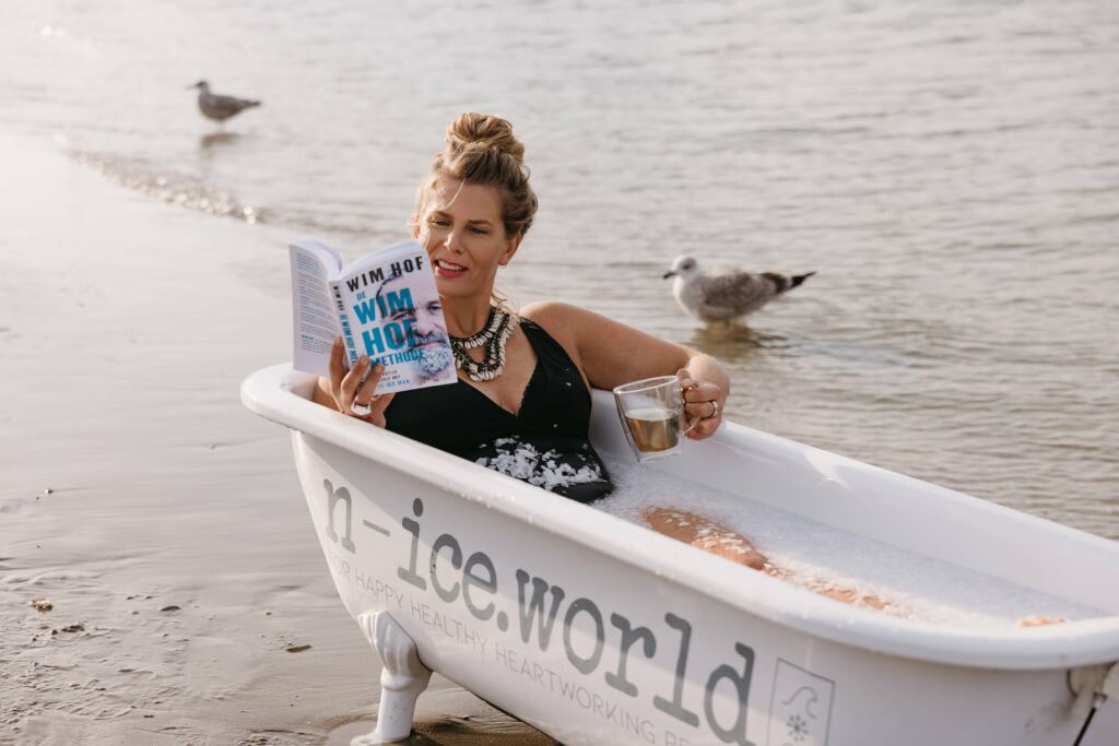 Een kopje thee in een ijsbad