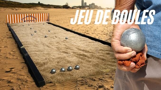 jeu de boules spelen op het strand van Scheveningen