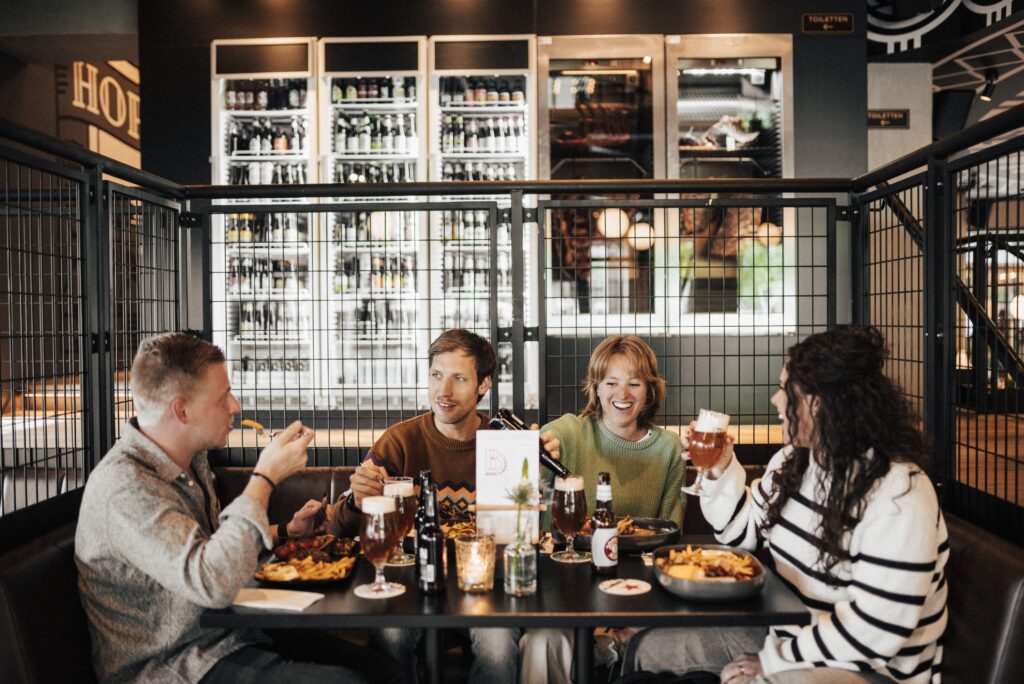 Beers&Barrels-Rotterdam-gezellig-bedrijfsuitje-met-collega's