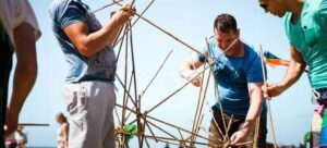 Zeskamp-ideeen-bamboe-toren-bouwen