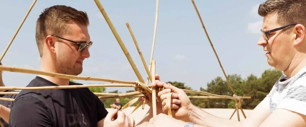 bamboestieken-met-je-collega's