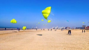 powerkiten op het strand van Scheveningen Maar ook mogelijk voor powerkiten Hoek van Holland Groepsactiviteiten scheveningen